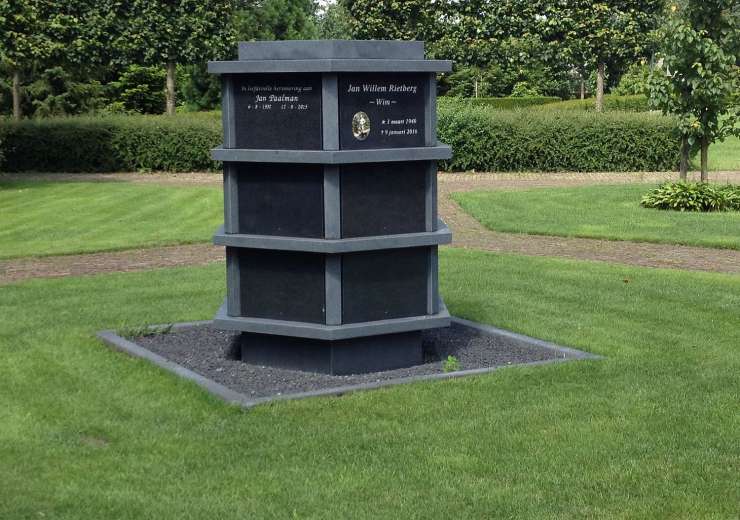 Natuursteen Columbarium opstellingen 